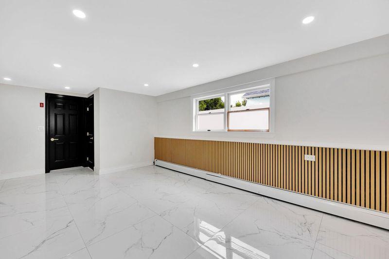 Single Family Vinton  Nassau County, NY 11561, MLS-872692-23