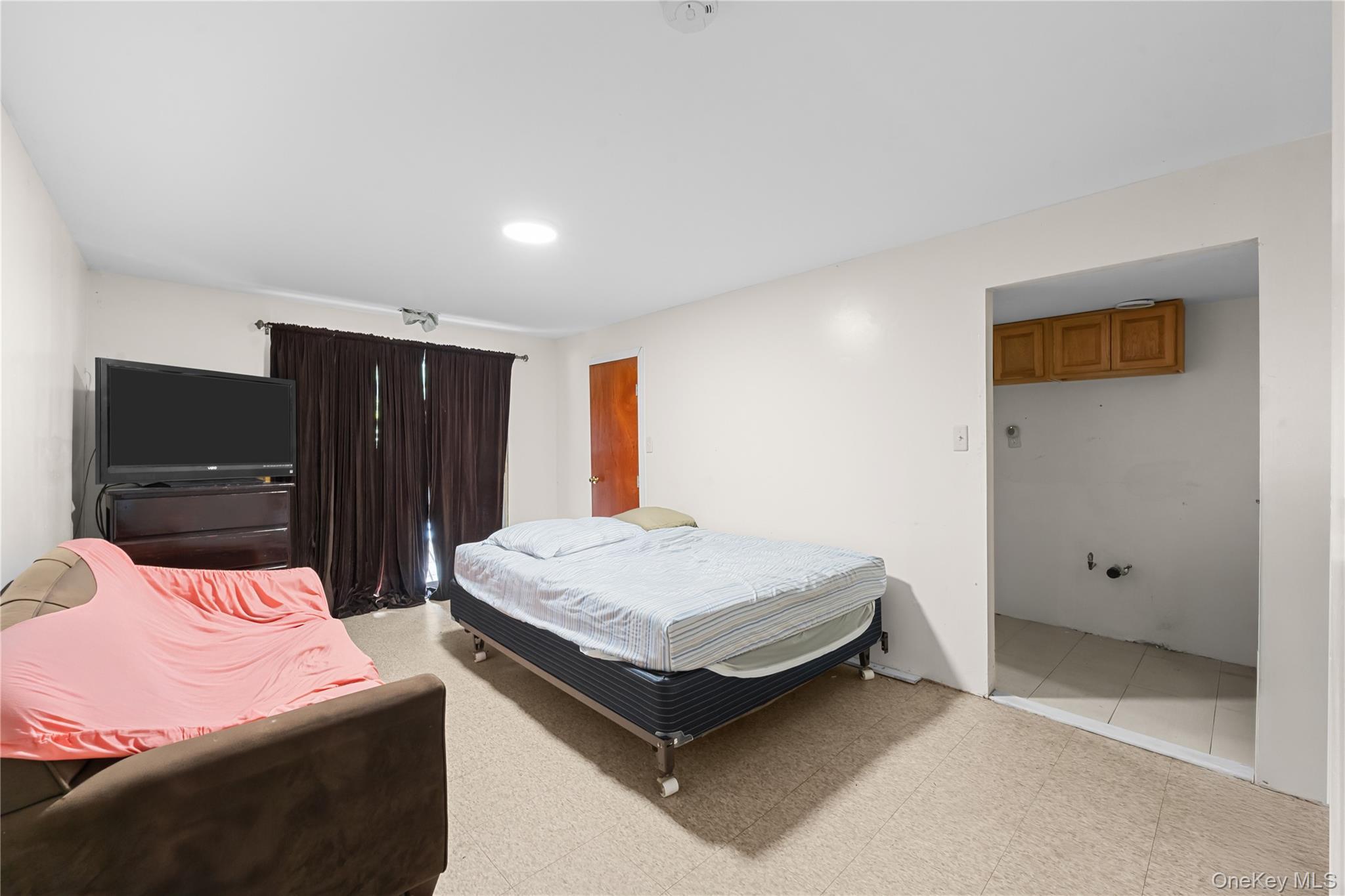 Single Family Paerdegat 1st  Brooklyn, NY 11236, MLS-872813-21