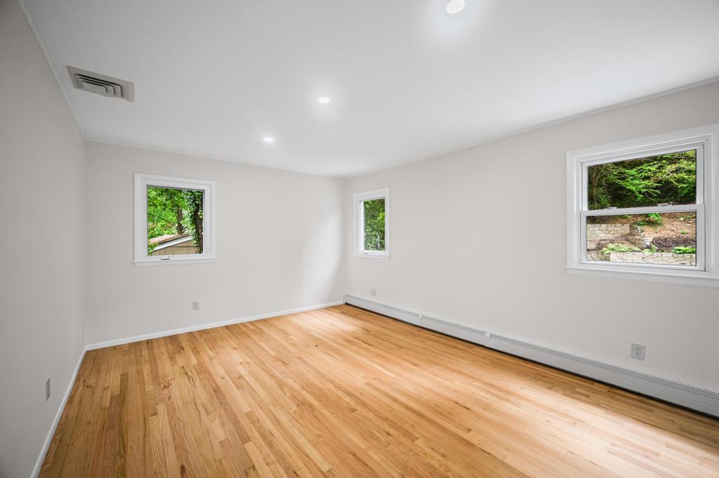 Single Family Ravine  Nassau County, NY 11023, MLS-872819-11