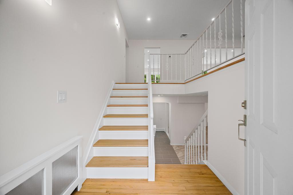 Single Family Ravine  Nassau County, NY 11023, MLS-872819-2
