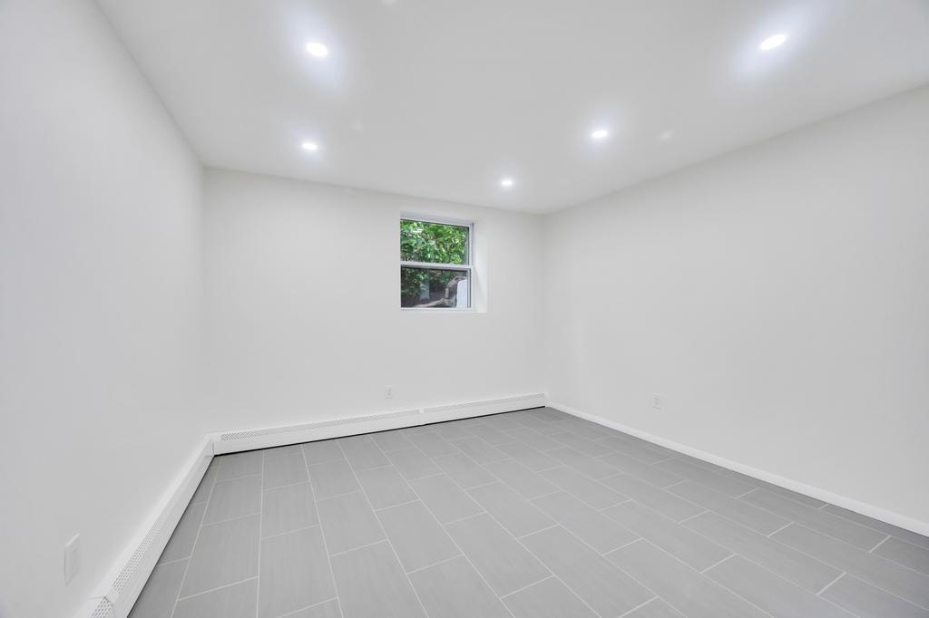 Single Family Ravine  Nassau County, NY 11023, MLS-872819-24