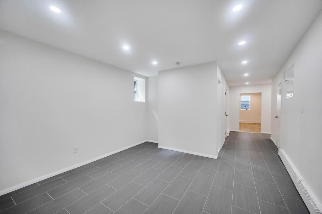 Single Family Ravine  Nassau County, NY 11023, MLS-872819-26