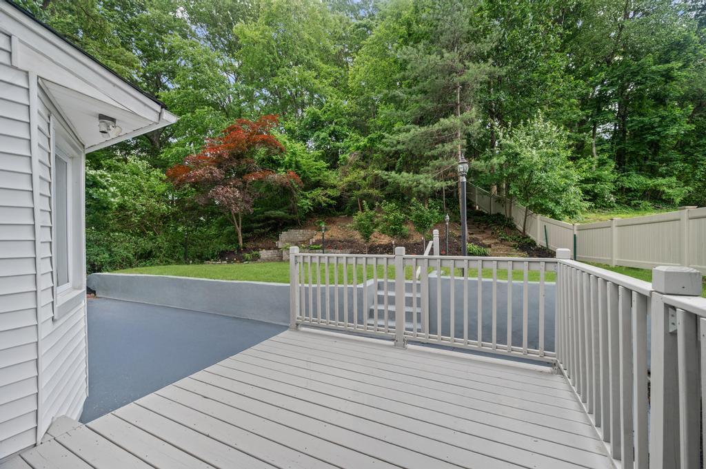 Single Family Ravine  Nassau County, NY 11023, MLS-872819-28