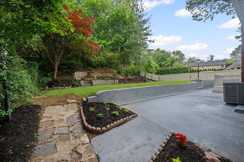 Single Family Ravine  Nassau County, NY 11023, MLS-872819-29