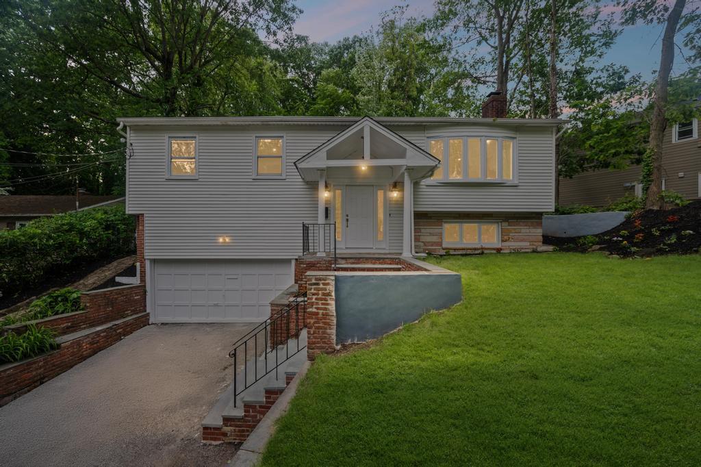 Single Family Ravine  Nassau County, NY 11023, MLS-872819-31