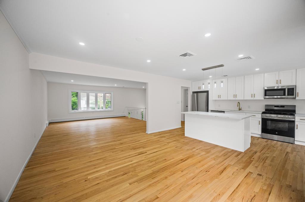 Single Family Ravine  Nassau County, NY 11023, MLS-872819-4