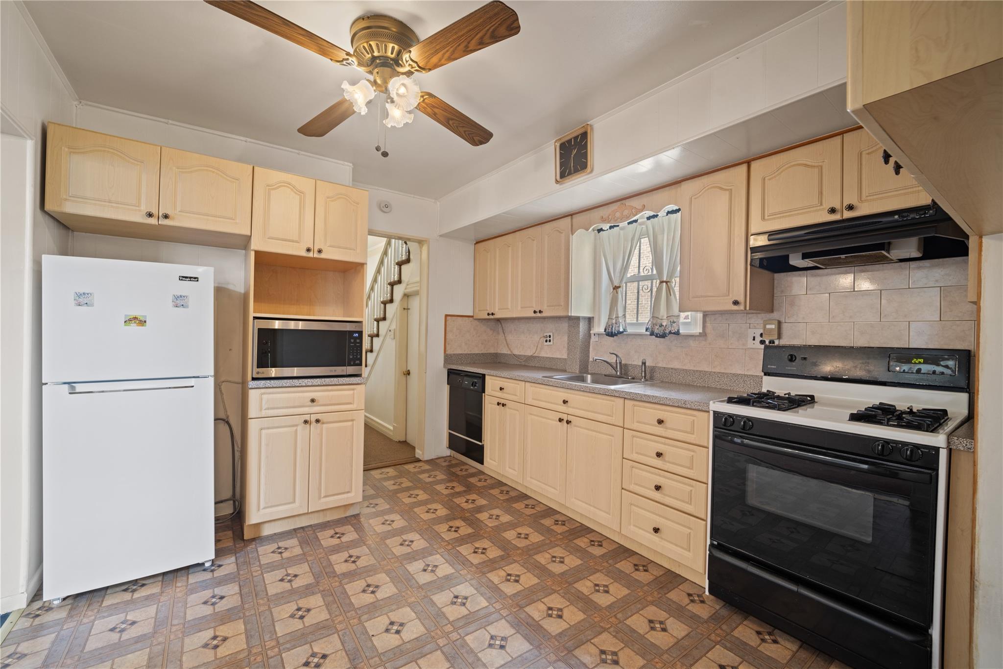 Single Family Carpenter  Bronx, NY 10470, MLS-872836-10