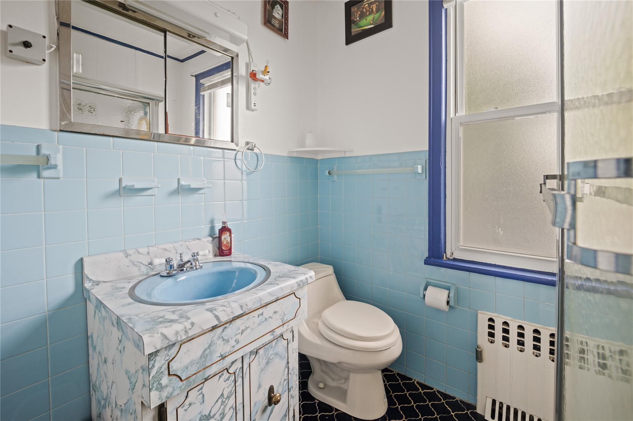 Single Family Carpenter  Bronx, NY 10470, MLS-872836-25