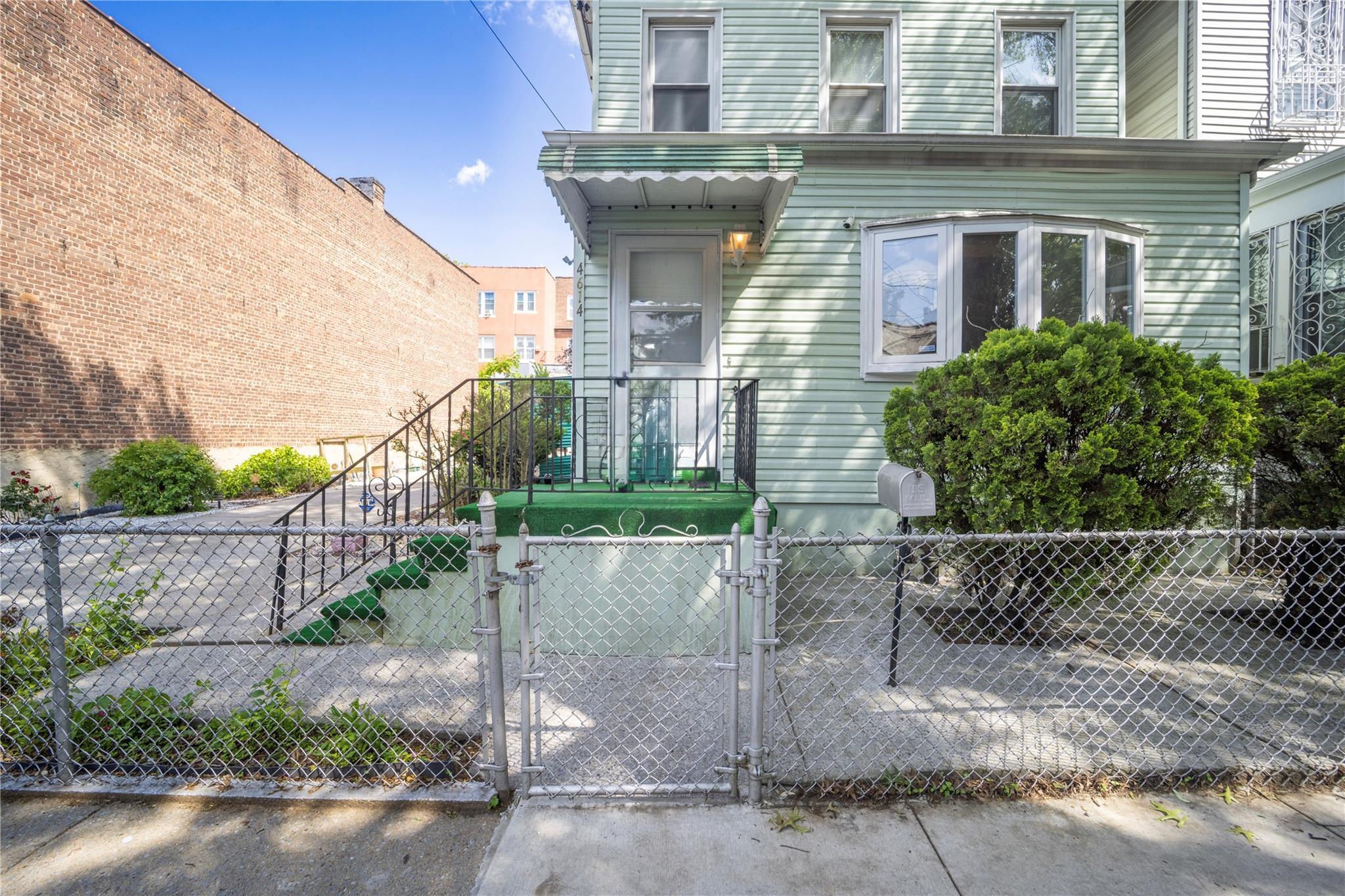 Single Family Carpenter  Bronx, NY 10470, MLS-872836-29