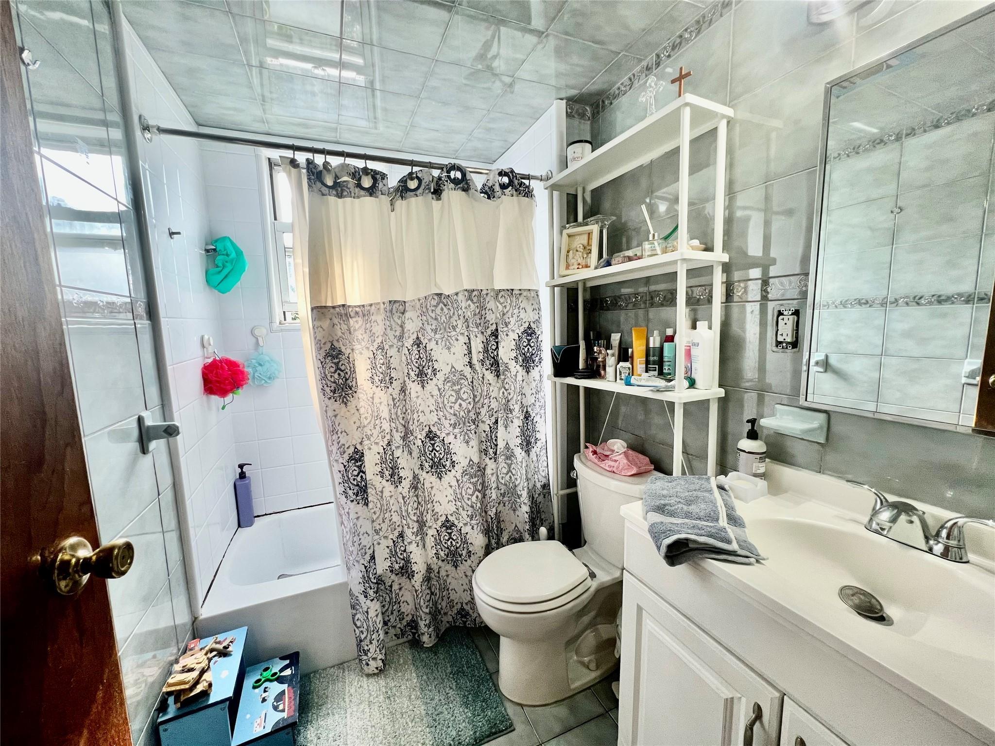 Single Family 74  Queens, NY 11370, MLS-872838-16