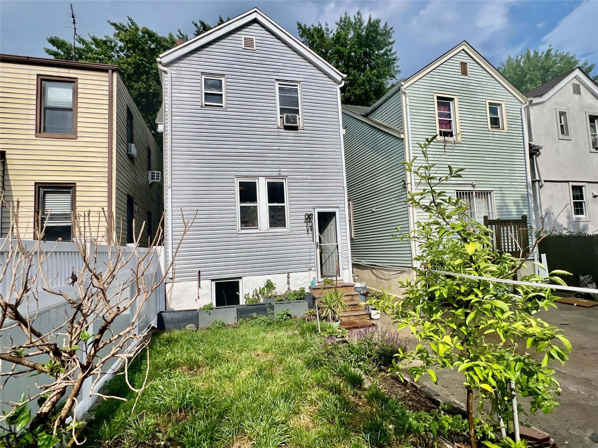 Single Family 74  Queens, NY 11370, MLS-872838-17