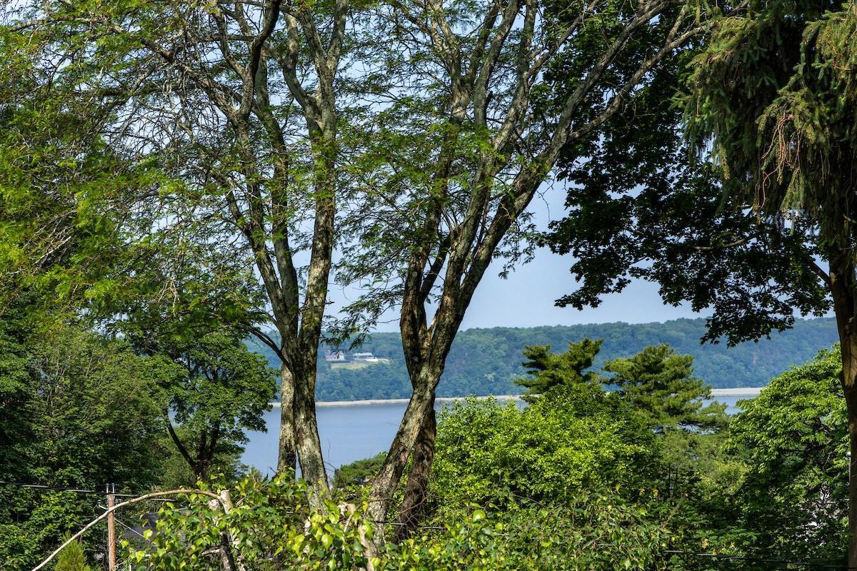 Single Family Rayson  Westchester County, NY 10522, MLS-872846-16