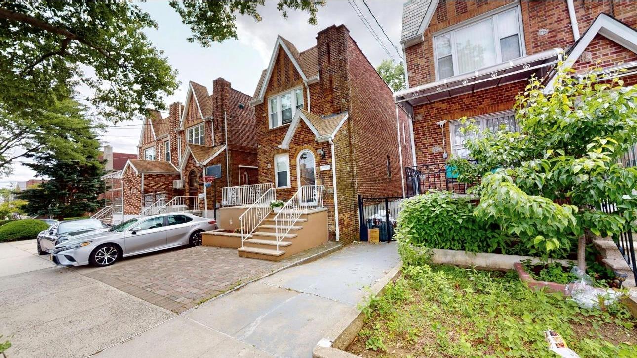 Single Family Laconia  Bronx, NY 10469, MLS-872852-2
