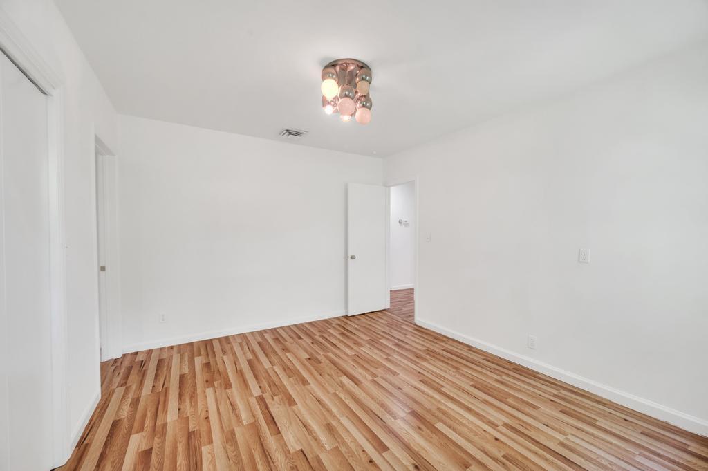 Single Family Somerset  Nassau County, NY 11020, MLS-872898-25