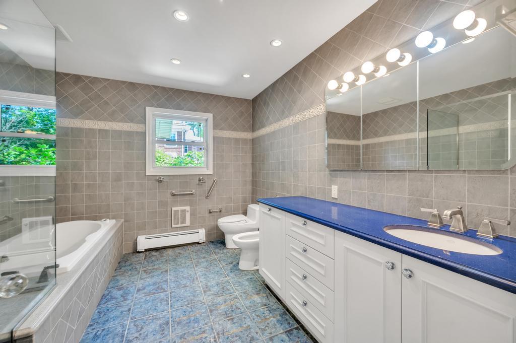Single Family Somerset  Nassau County, NY 11020, MLS-872898-27