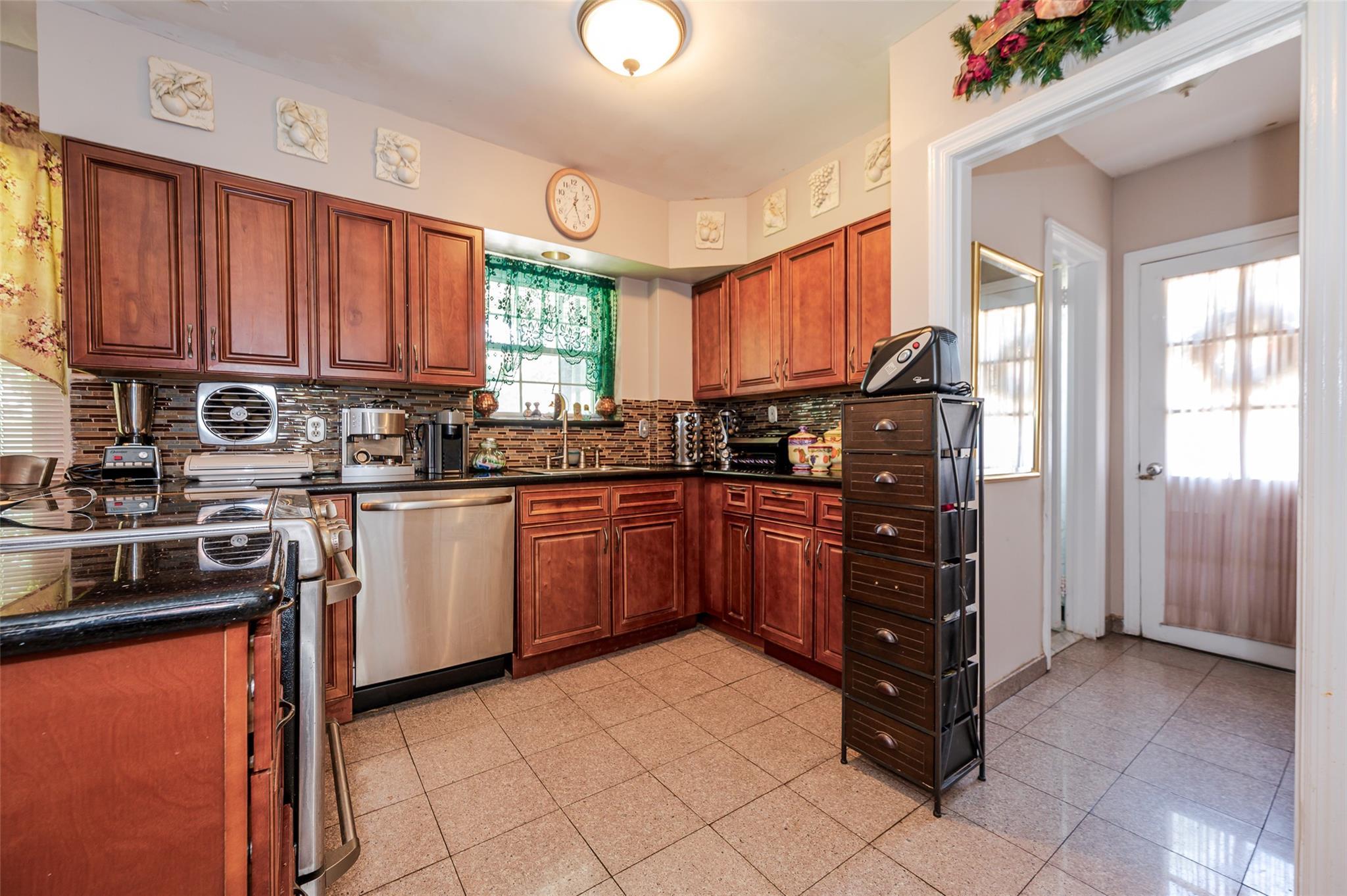 Single Family Larkspur  Westchester County, NY 10704, MLS-872909-6