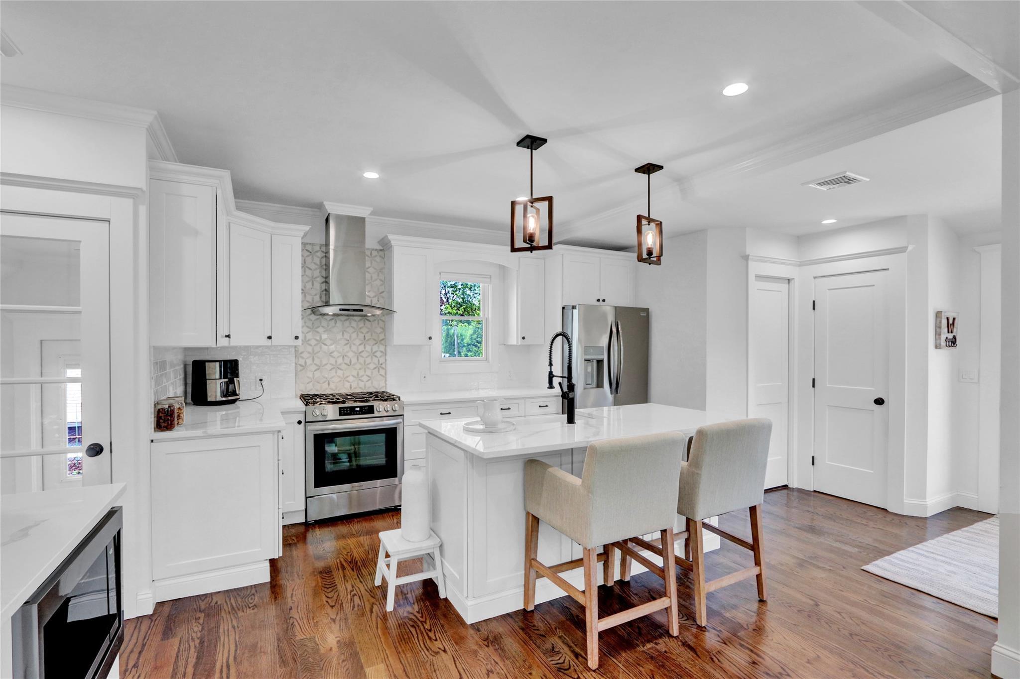 Single Family Foster  Suffolk County, NY 11782, MLS-872923-4