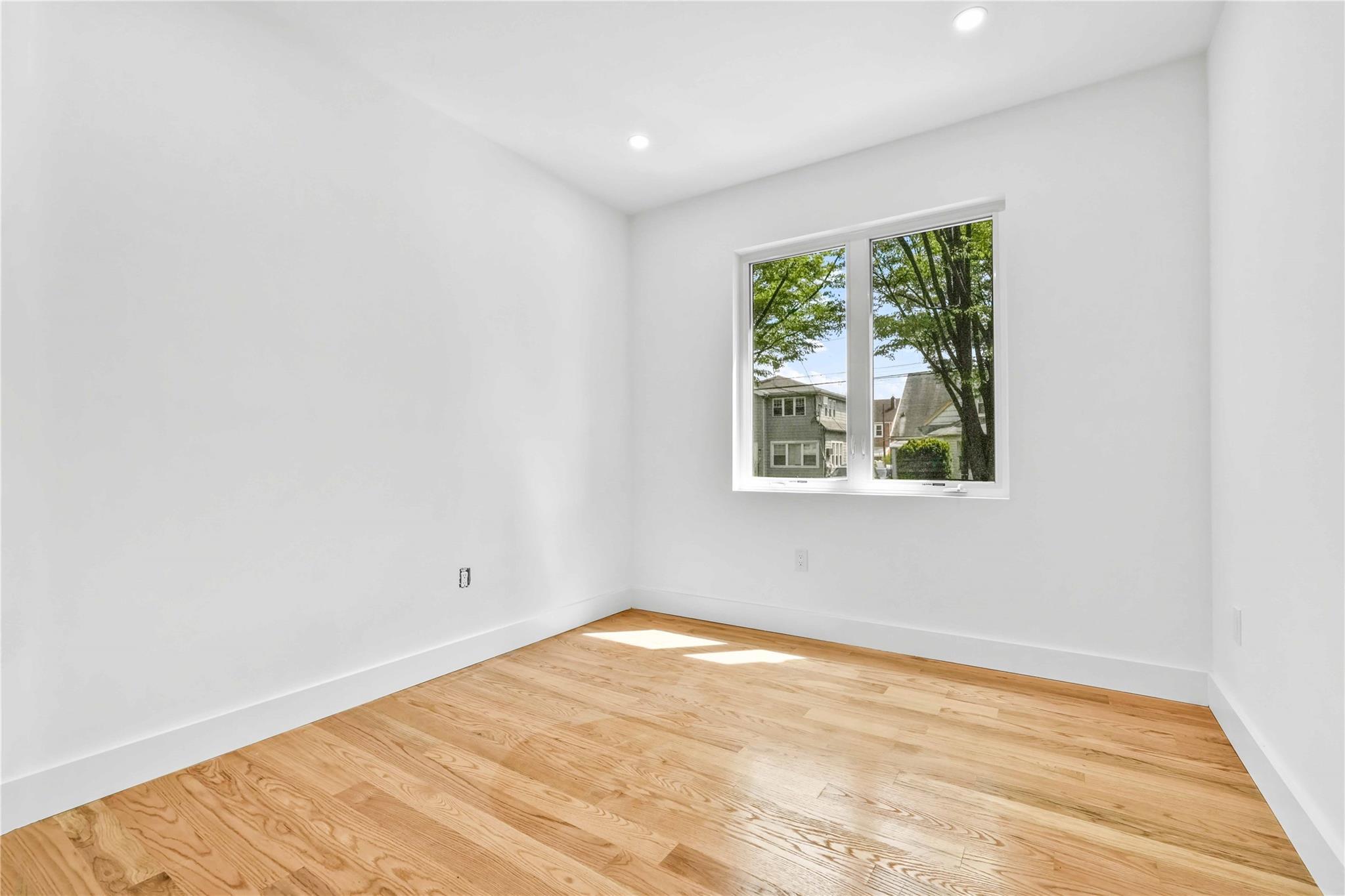 Single Family 162  Queens, NY 11366, MLS-872939-24