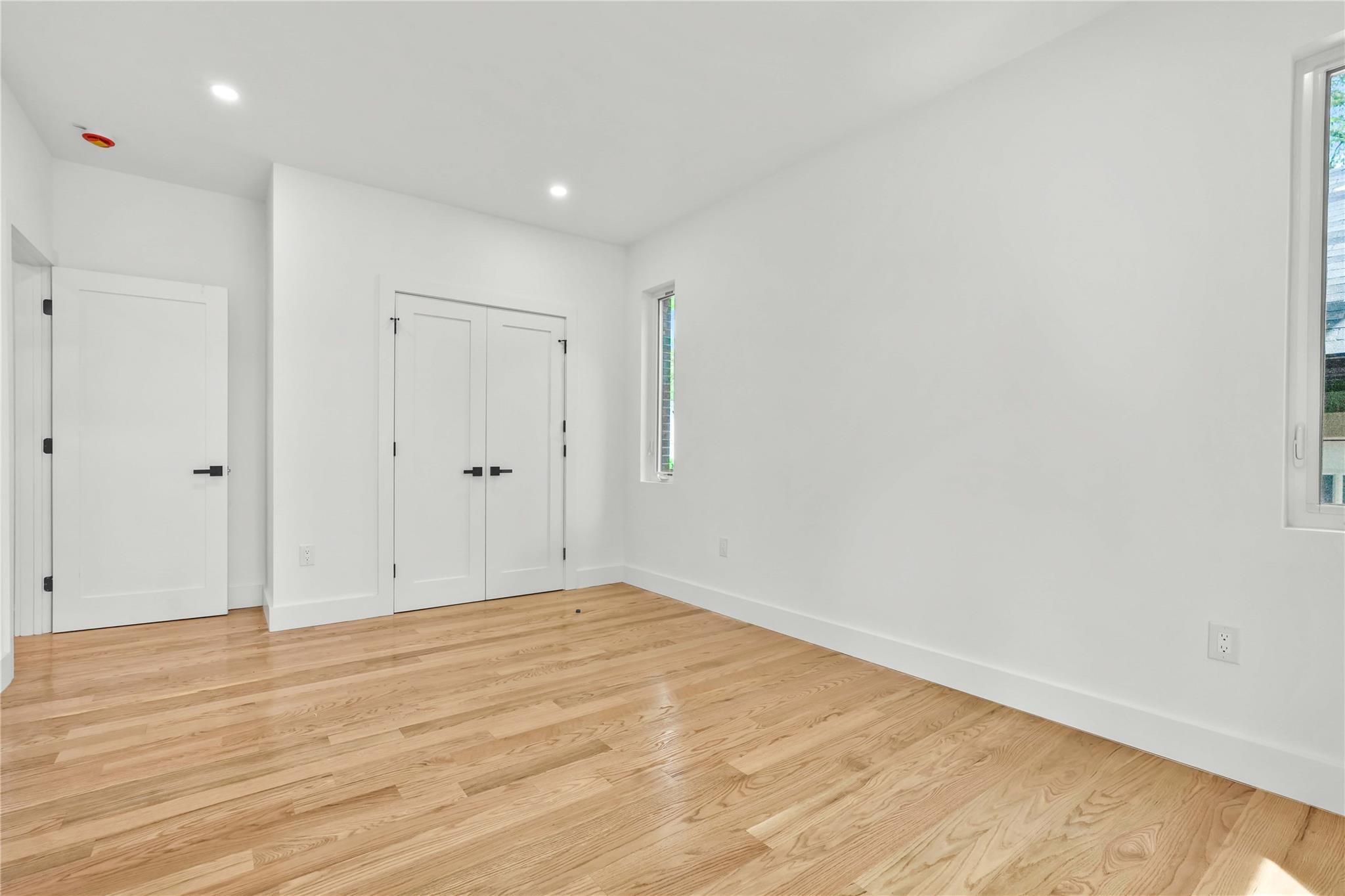 Single Family 162  Queens, NY 11366, MLS-872939-25