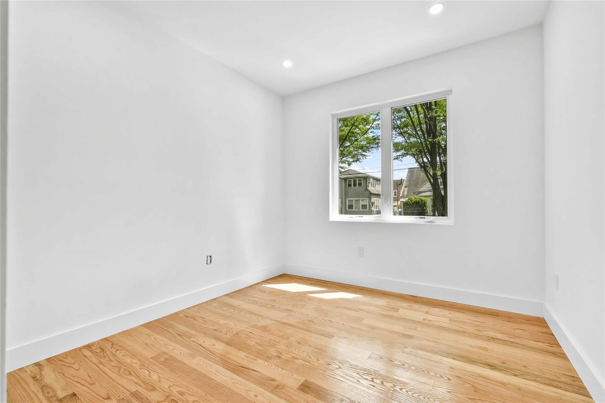Single Family 162  Queens, NY 11366, MLS-872939-35