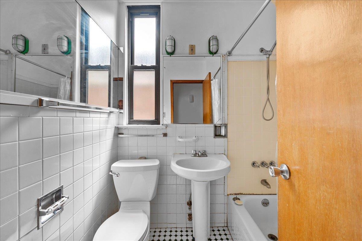 Single Family 234th  Bronx, NY 10470, MLS-872965-9