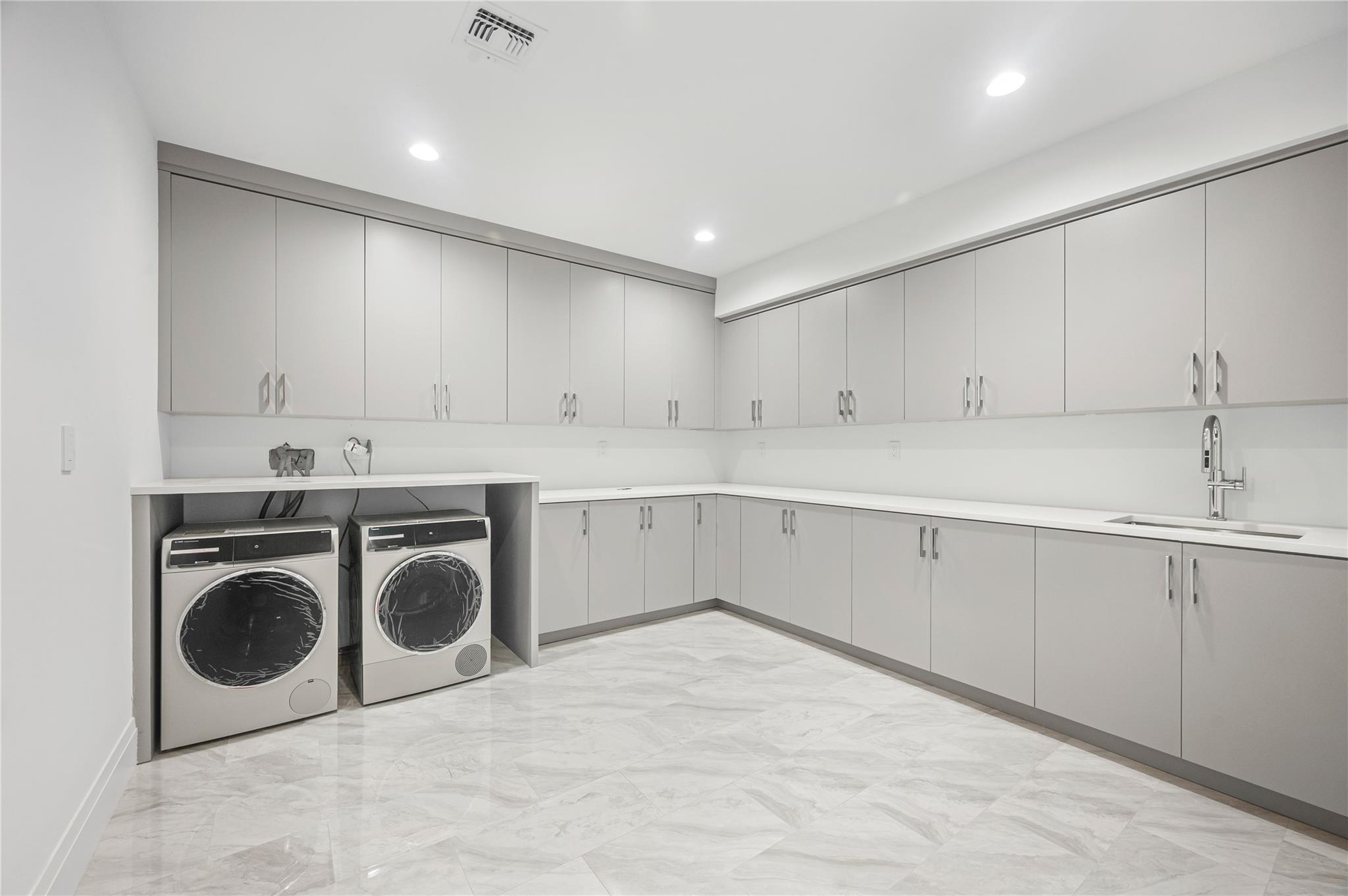 Single Family Mirrielees  Nassau County, NY 11021, MLS-872989-44