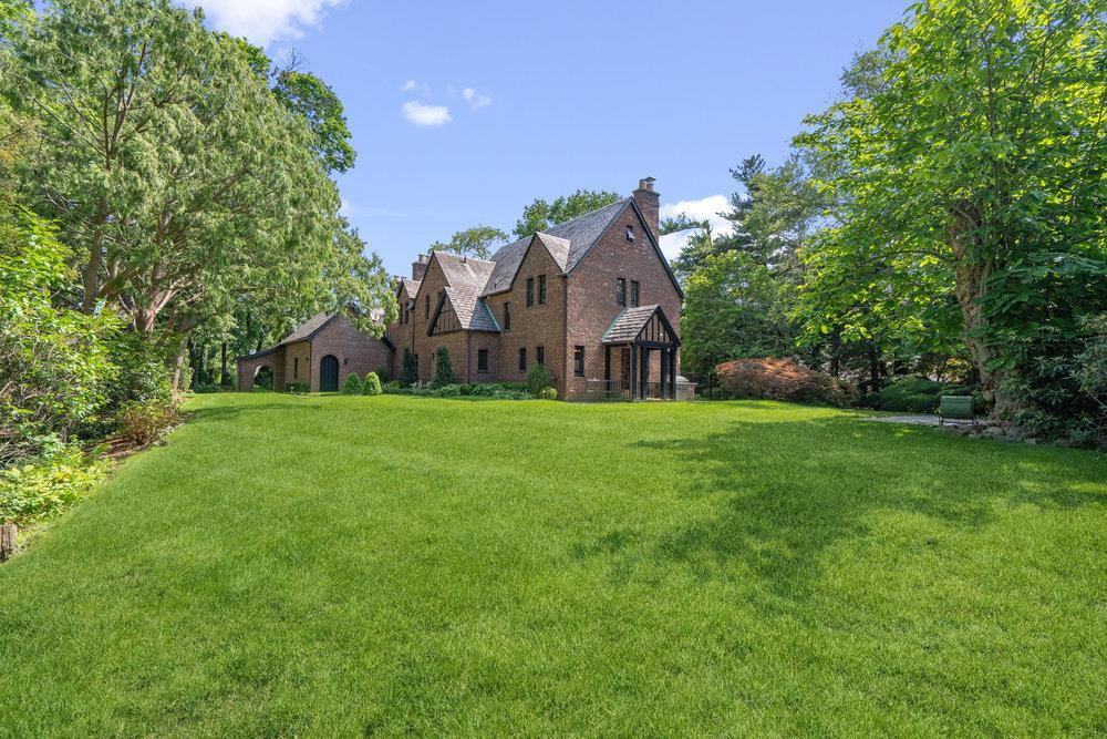 Single Family Country Club  Nassau County, NY 11050, MLS-872999-44