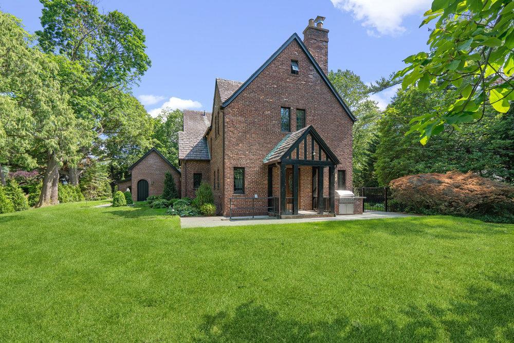 Single Family Country Club  Nassau County, NY 11050, MLS-872999-46