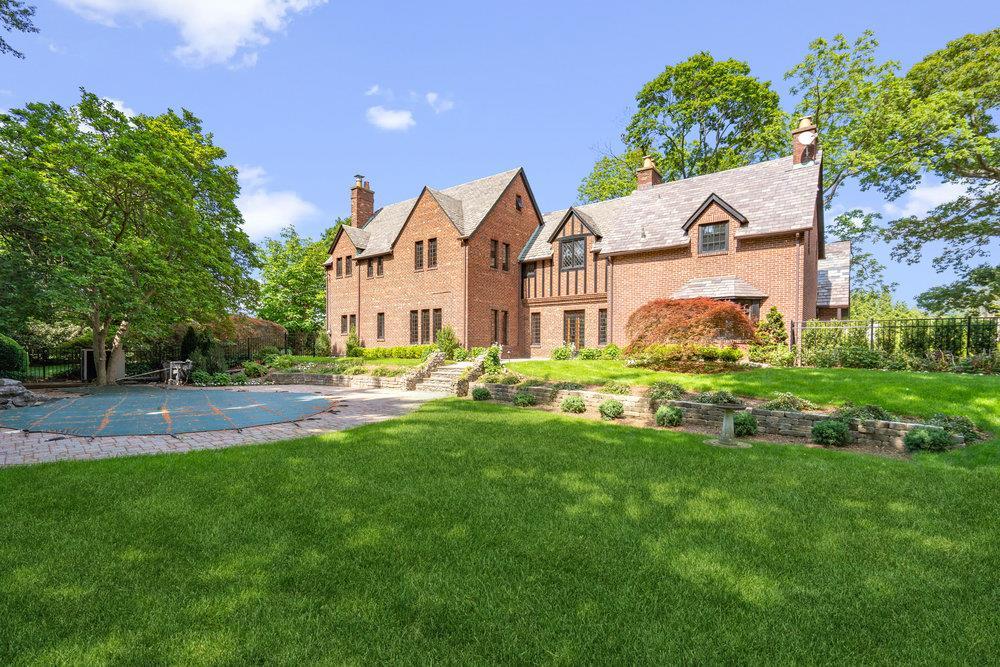 Single Family Country Club  Nassau County, NY 11050, MLS-872999-47
