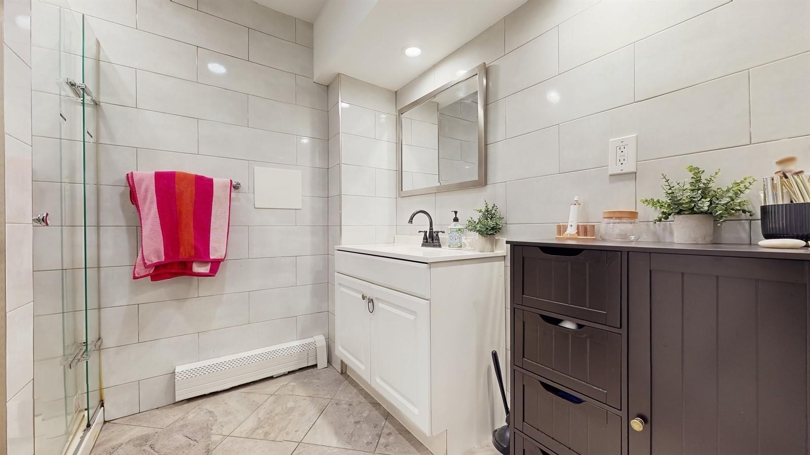 Single Family 76th  Queens, NY 11414, MLS-873021-29