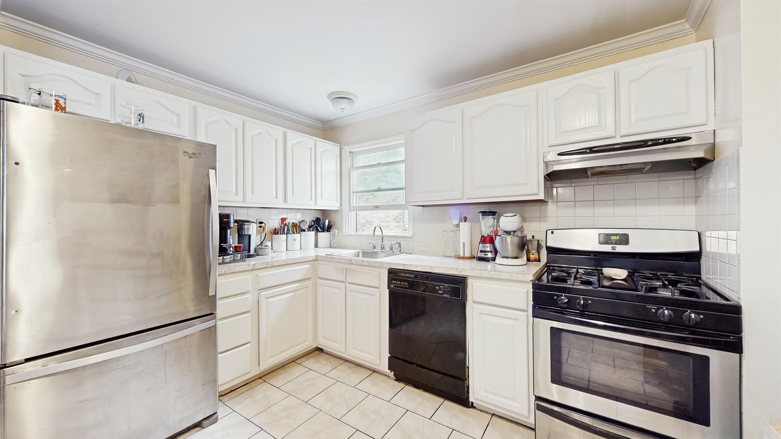 Single Family 76th  Queens, NY 11414, MLS-873021-7