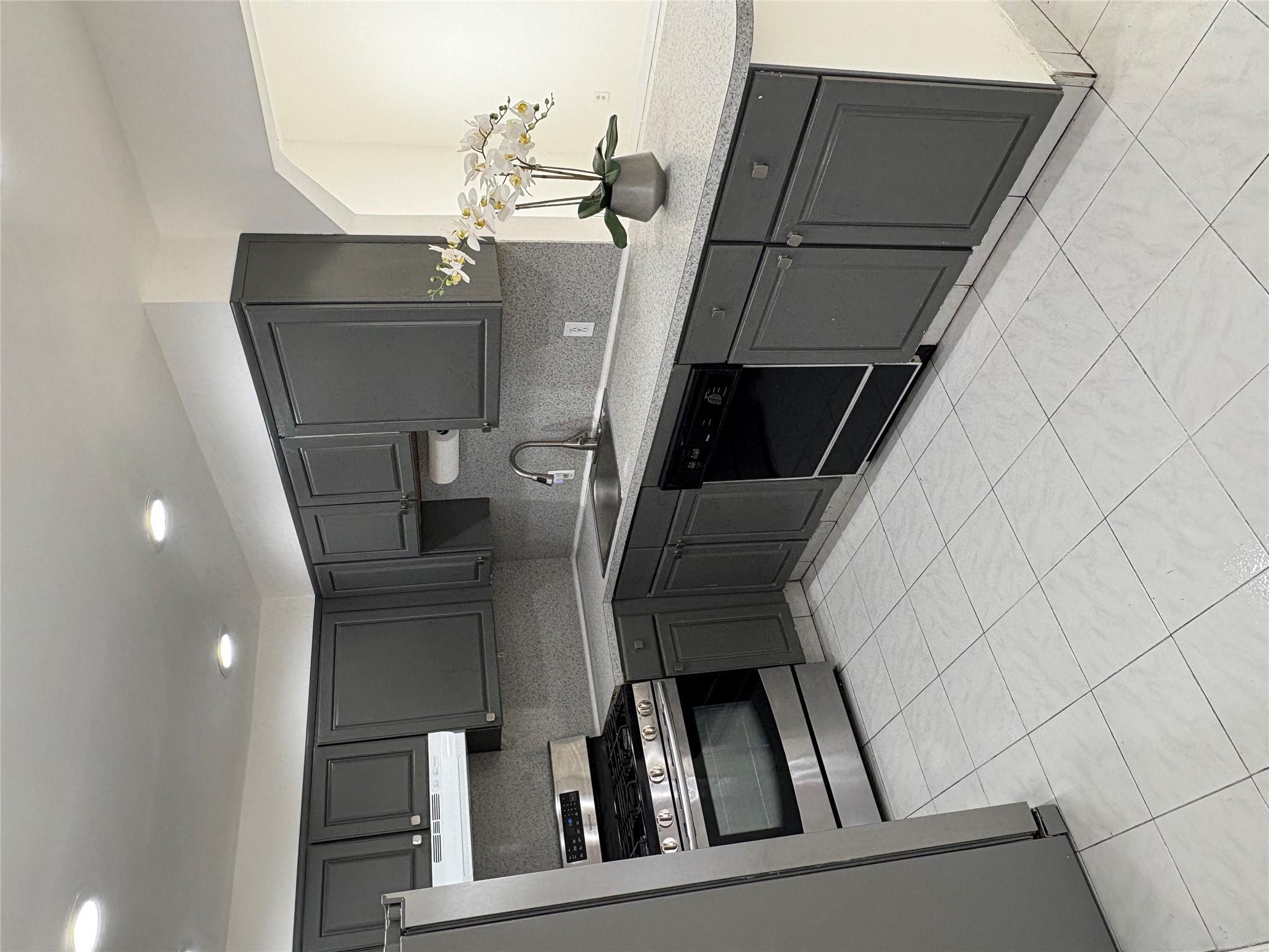 Single Family Hollywood  Bronx, NY 10465, MLS-873098-11