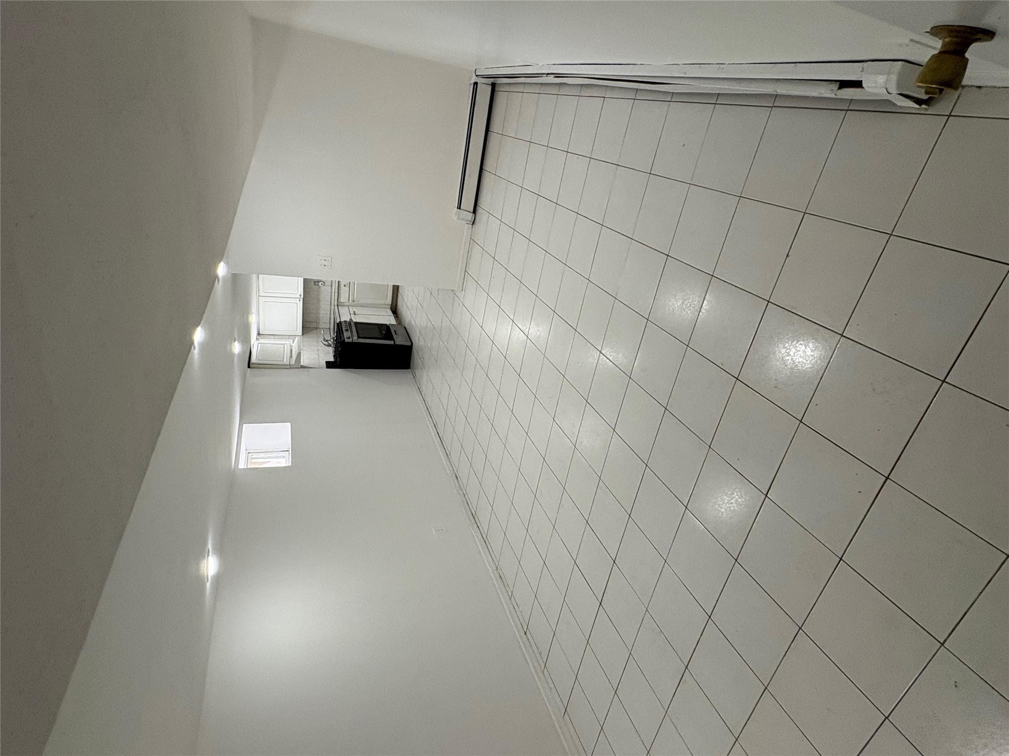 Single Family Hollywood  Bronx, NY 10465, MLS-873098-25