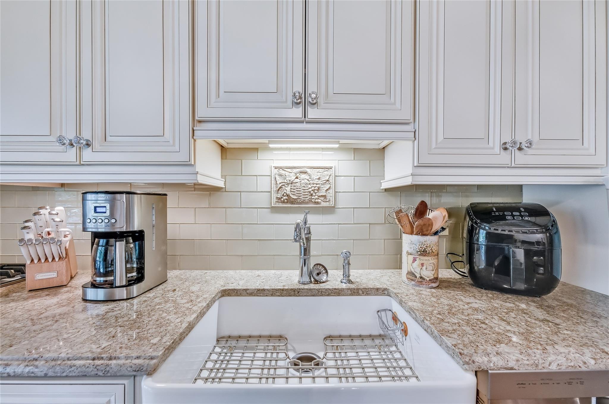 Single Family Eastover  Suffolk County, NY 11731, MLS-873109-11