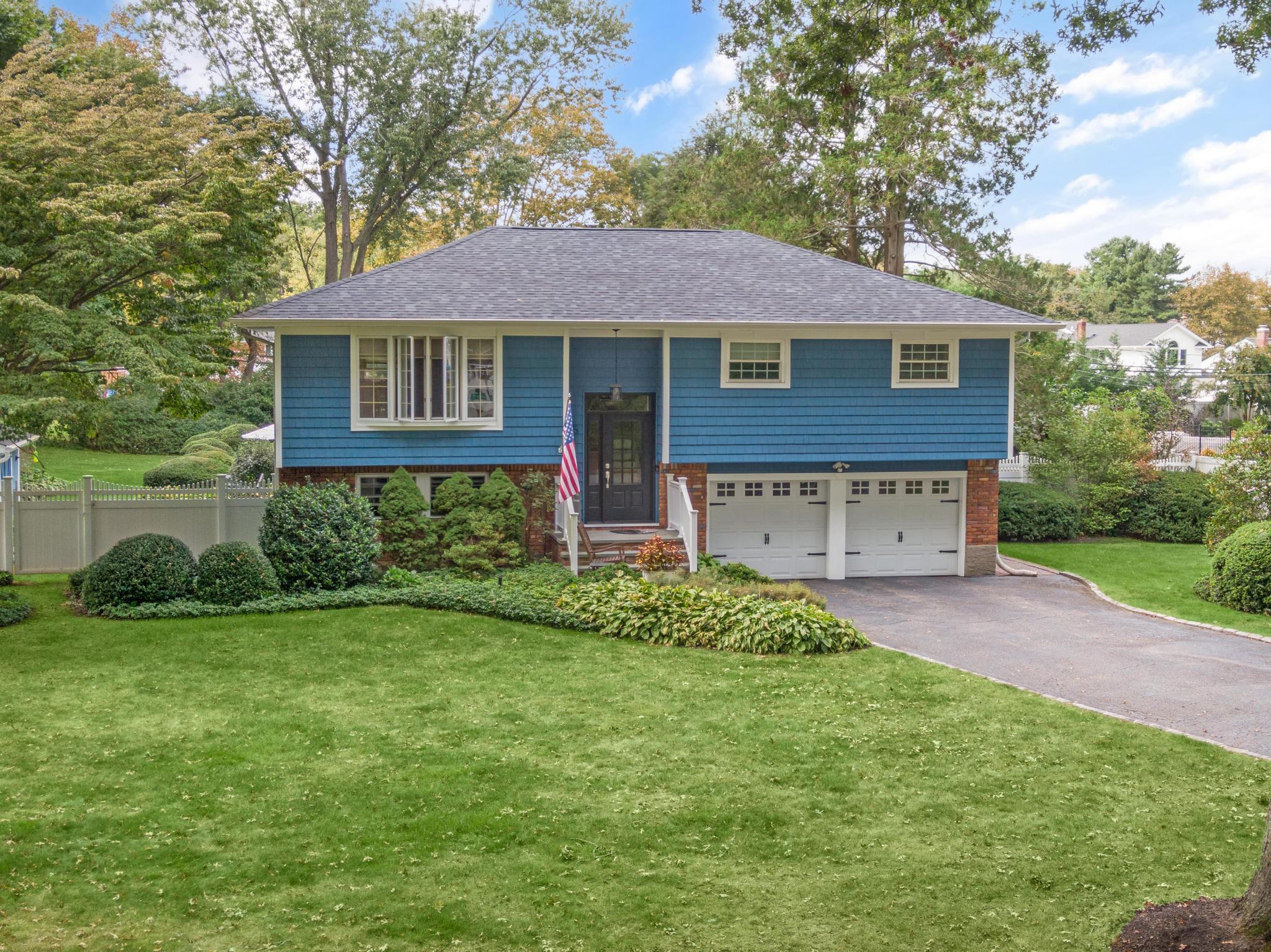 Single Family Eastover  Suffolk County, NY 11731, MLS-873109-2