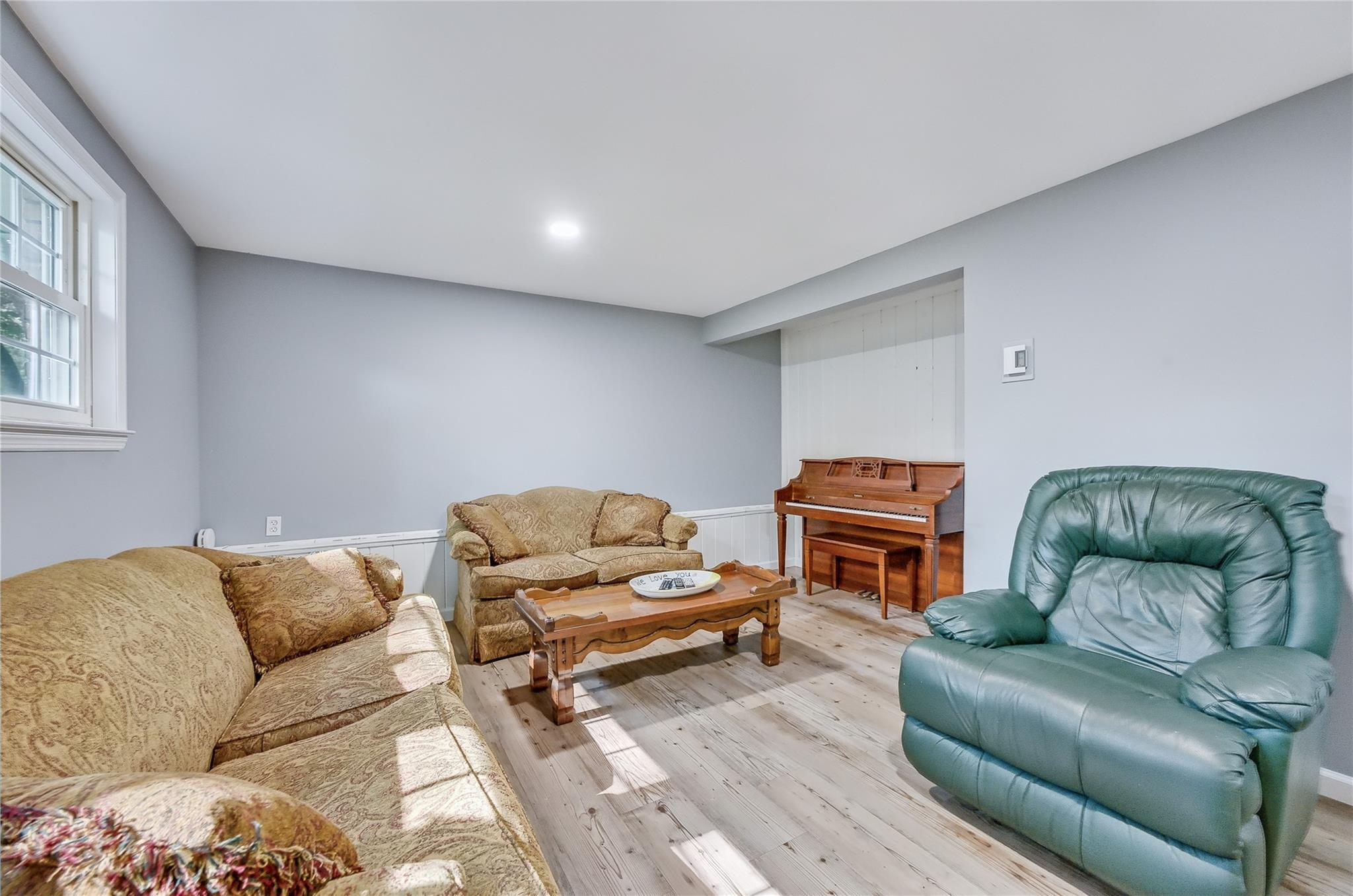 Single Family Eastover  Suffolk County, NY 11731, MLS-873109-24