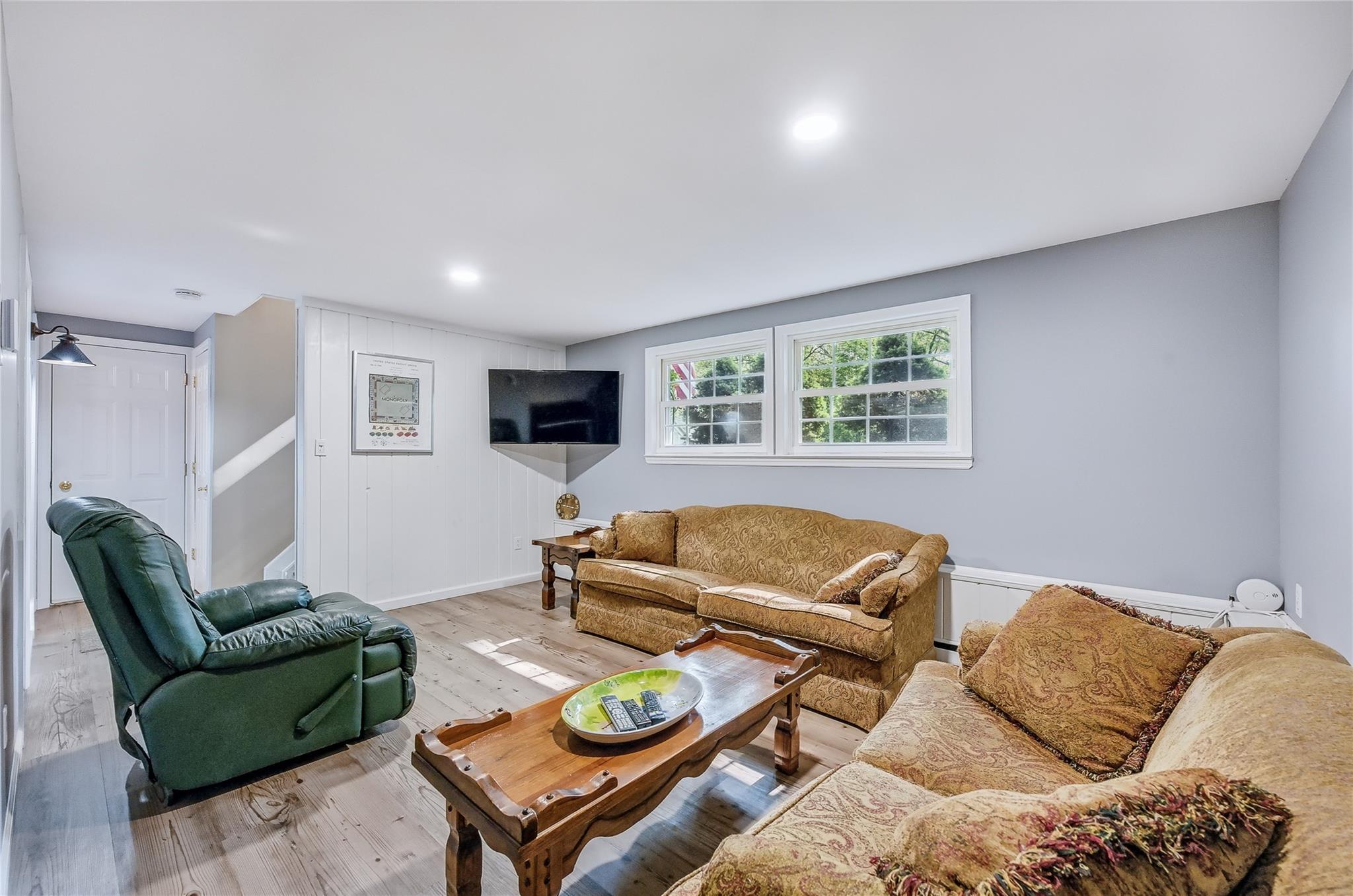 Single Family Eastover  Suffolk County, NY 11731, MLS-873109-25