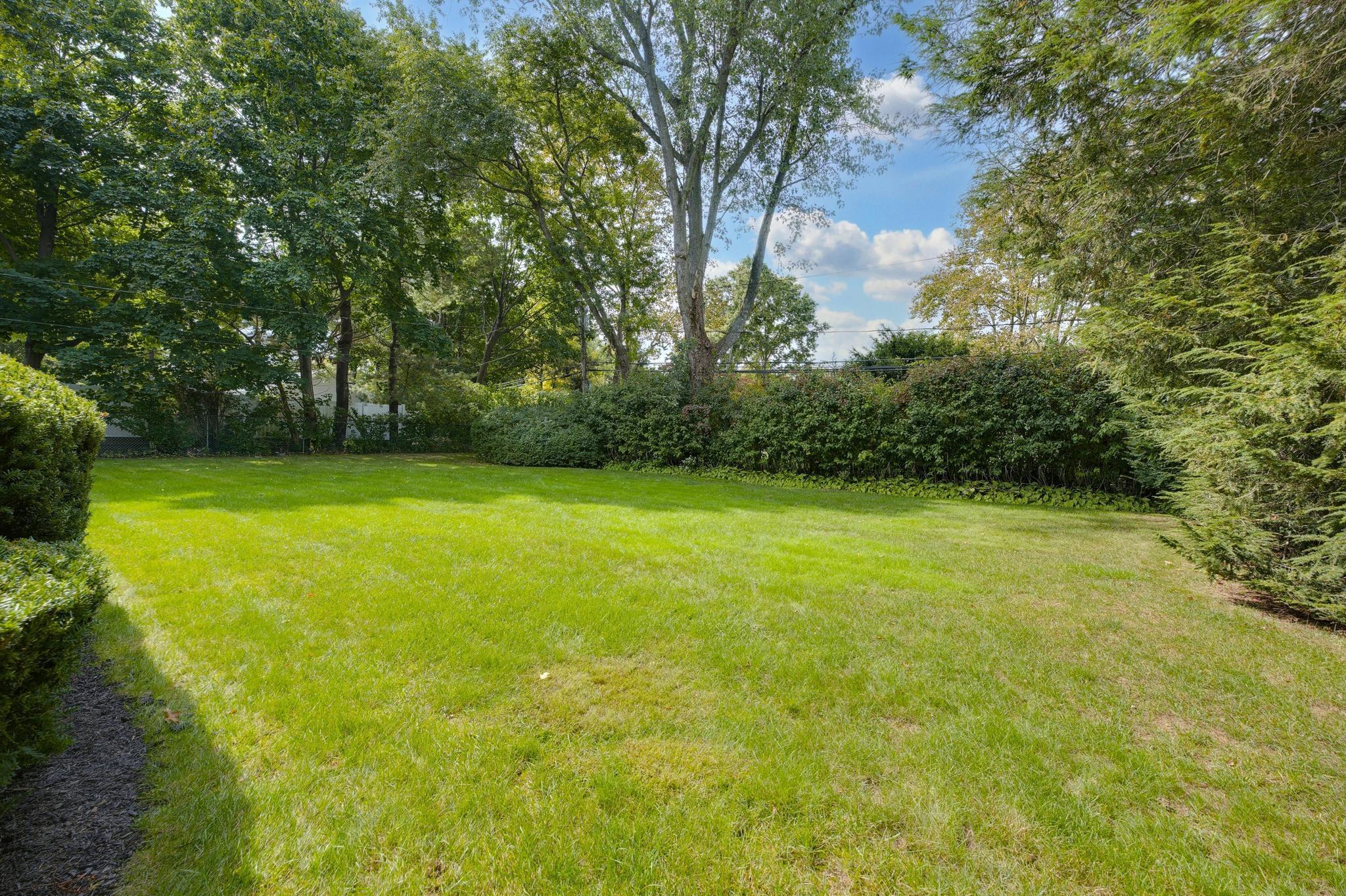 Single Family Eastover  Suffolk County, NY 11731, MLS-873109-34