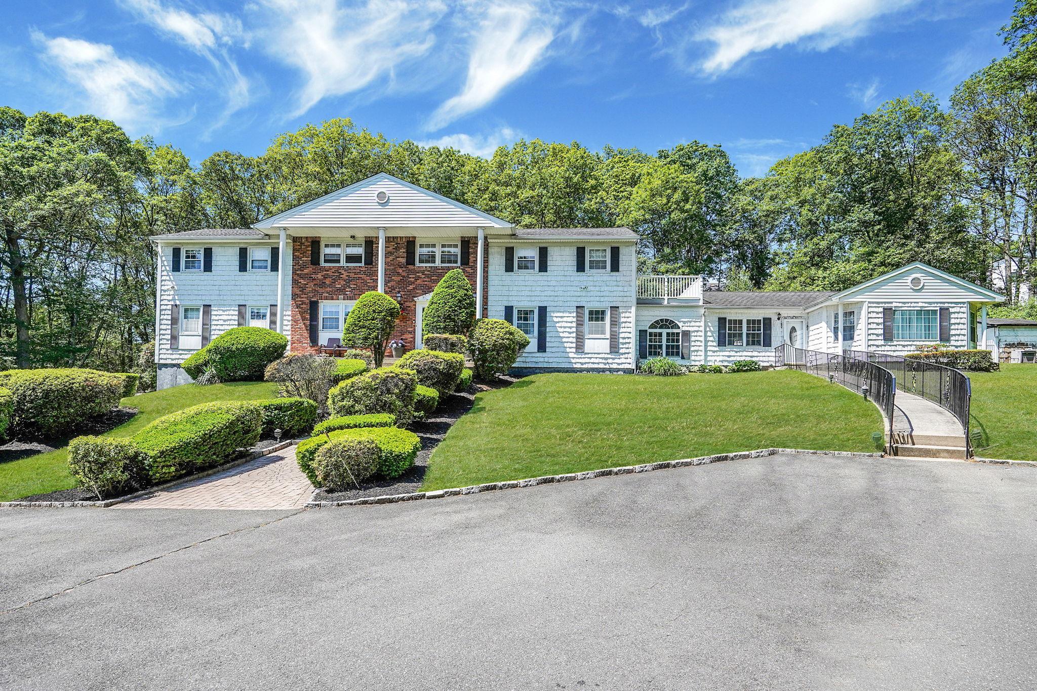 Single Family Country Squire Suffolk County, NY 11746, MLS-873133-2