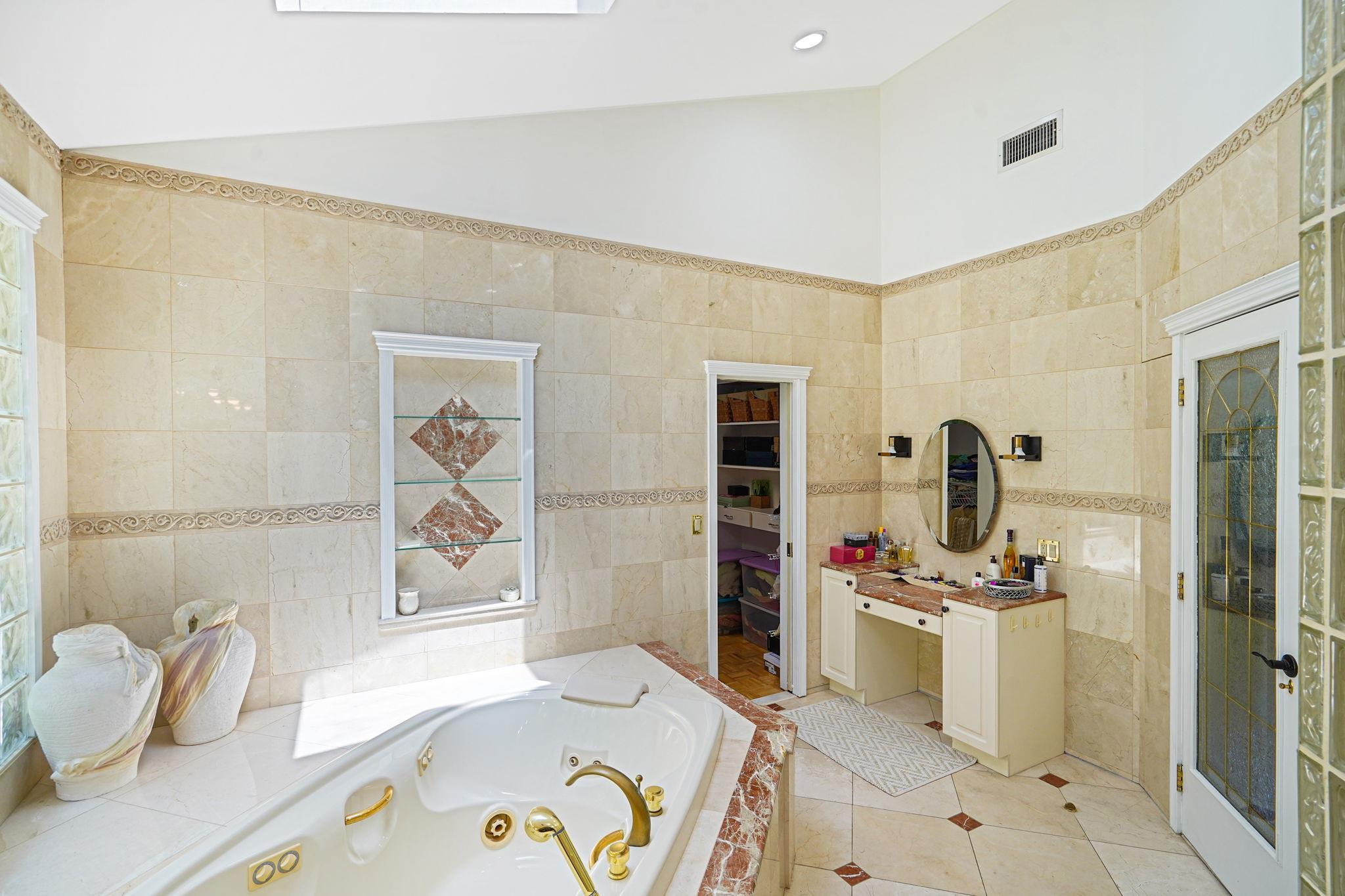 Single Family Country Squire Suffolk County, NY 11746, MLS-873133-26