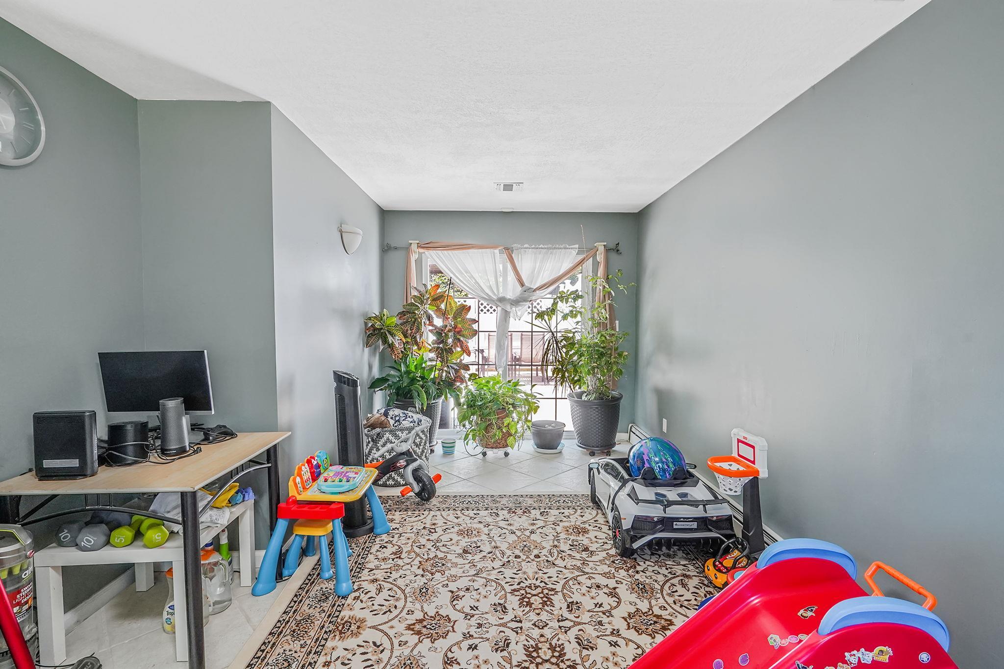 Single Family Country Squire Suffolk County, NY 11746, MLS-873133-37