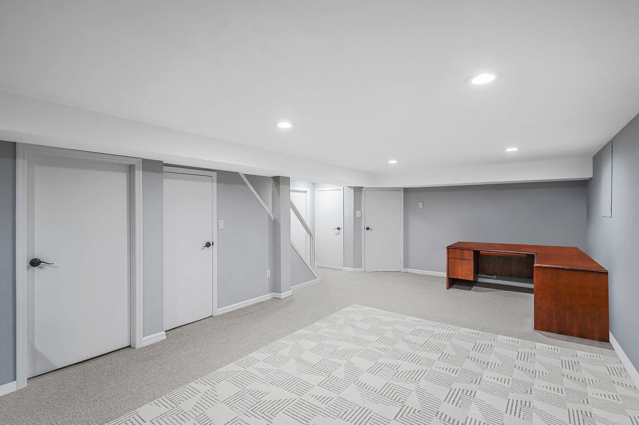 Single Family Country Squire Suffolk County, NY 11746, MLS-873133-38