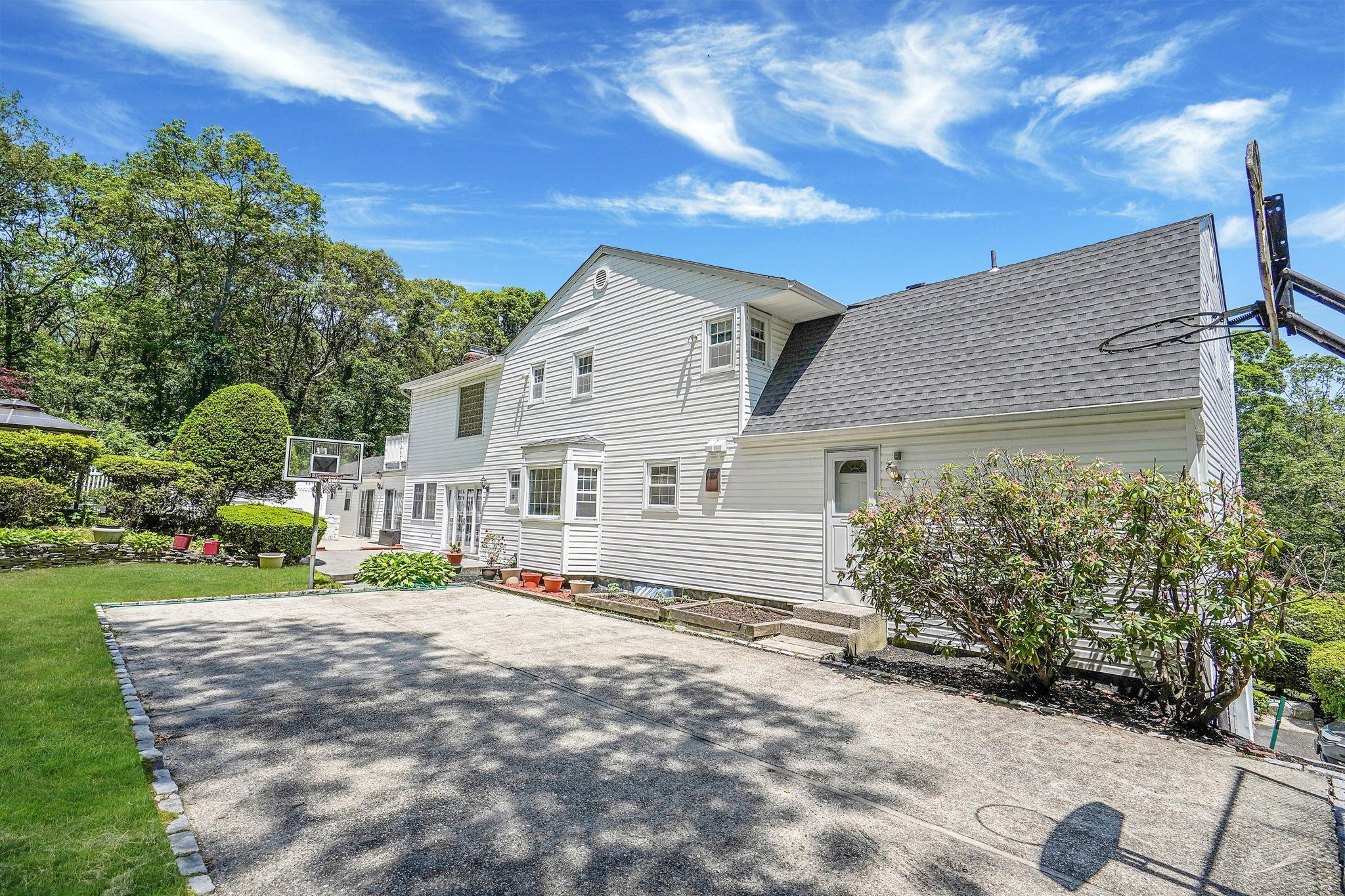 Single Family Country Squire Suffolk County, NY 11746, MLS-873133-42