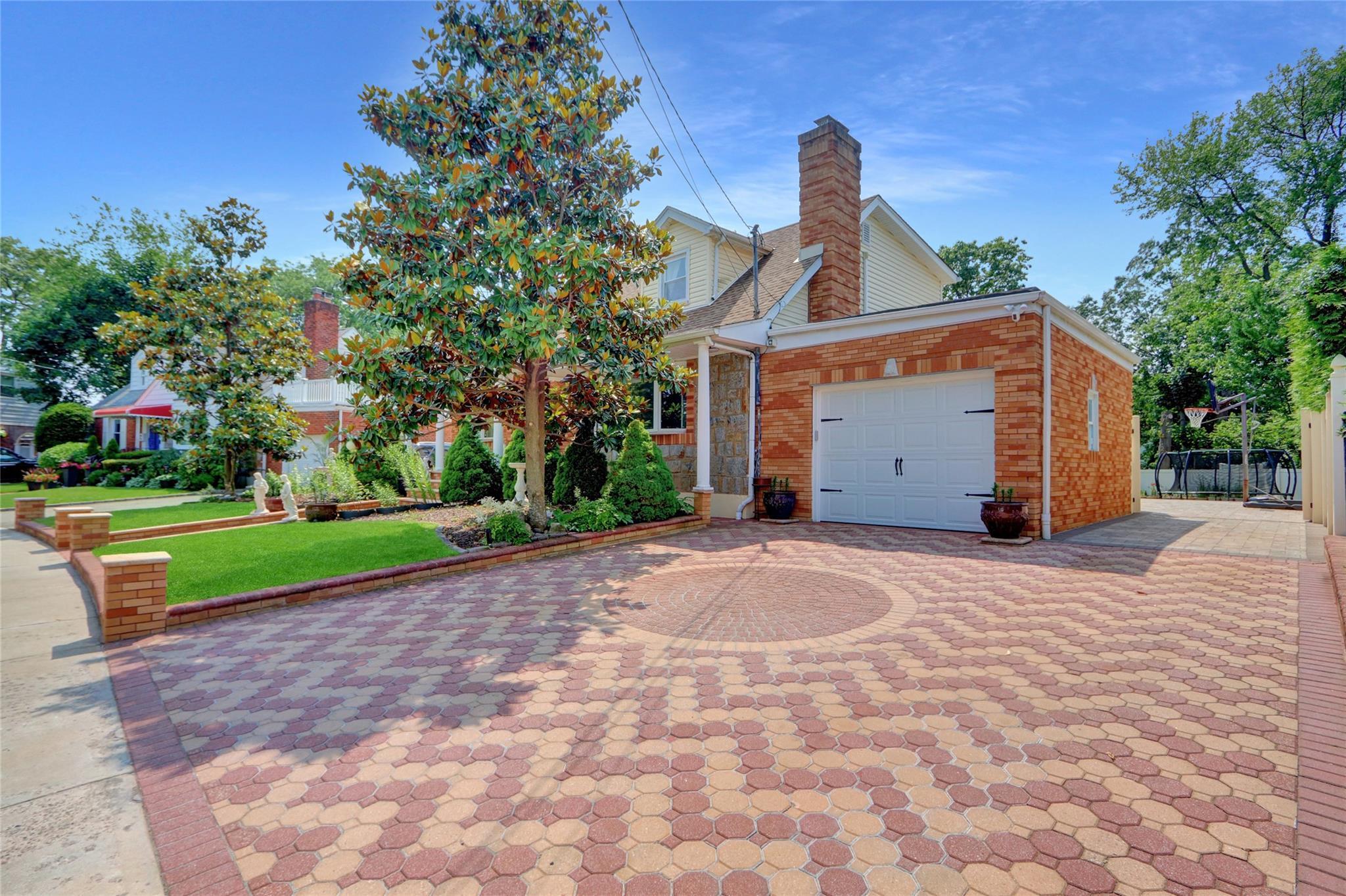 Single Family Meadowbrook  Nassau County, NY 11580, MLS-873156-2