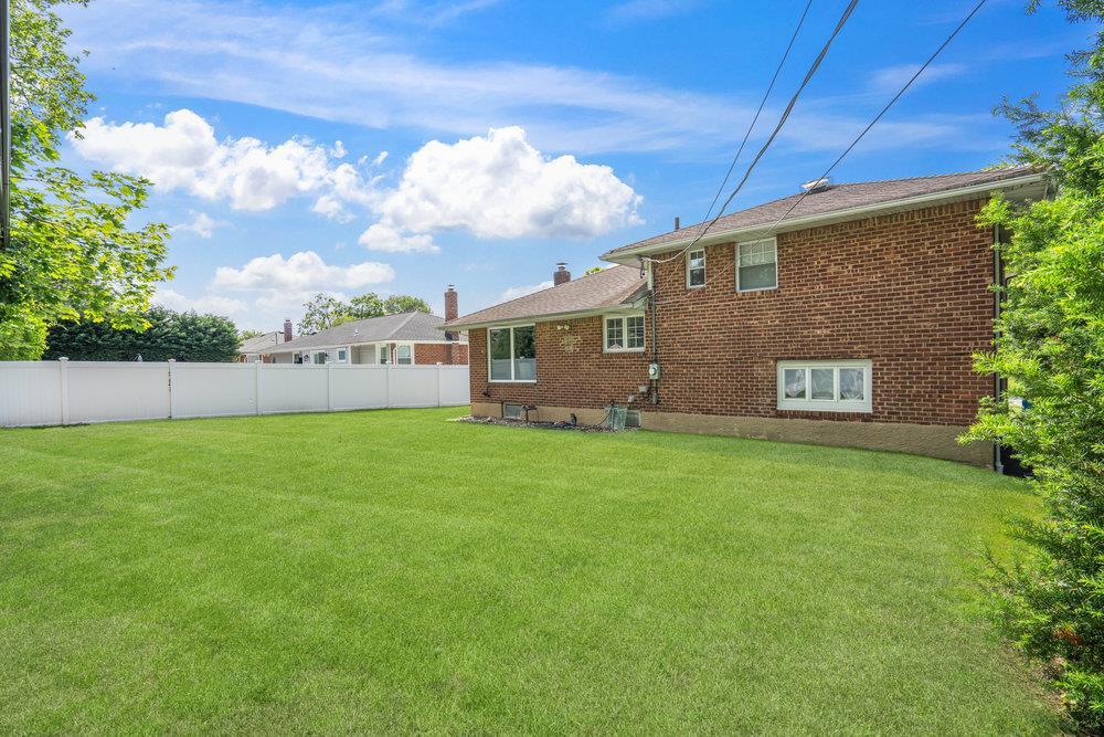 Single Family Birchwood Park  Nassau County, NY 11791, MLS-873217-25