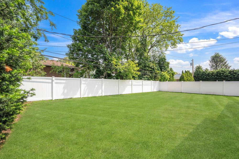 Single Family Birchwood Park  Nassau County, NY 11791, MLS-873217-26