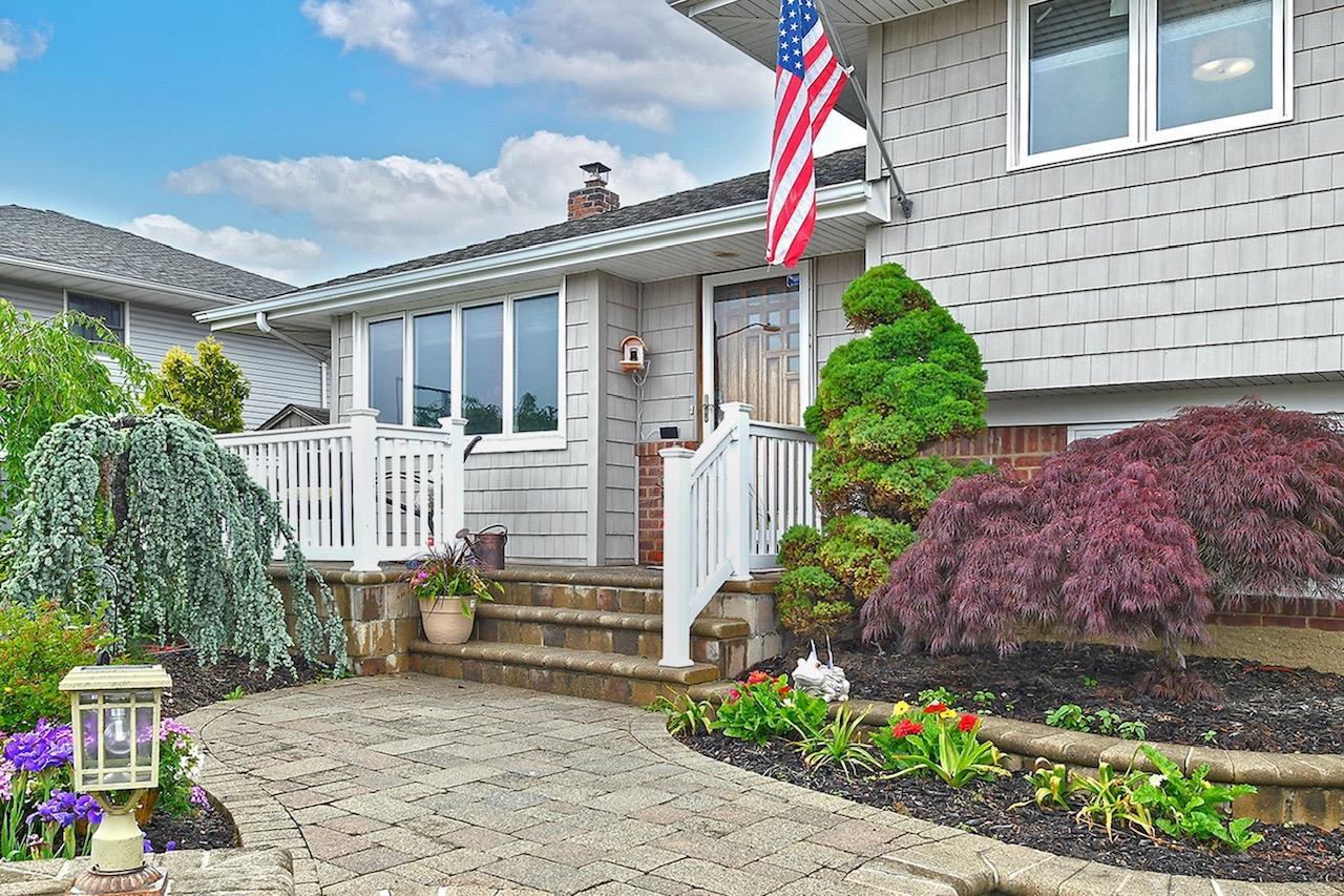 Single Family Redwood  Nassau County, NY 11803, MLS-873316-2