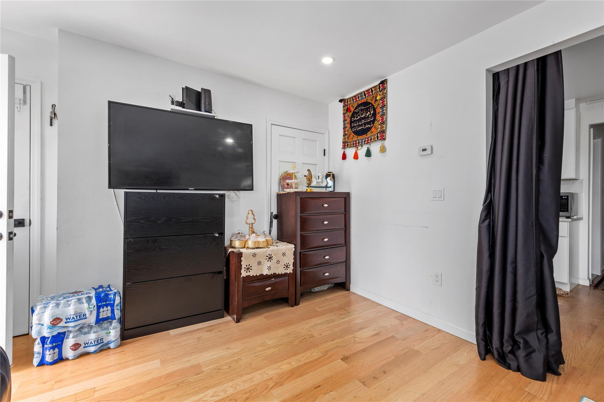 Single Family 151st Queens, NY 11357, MLS-873335-8