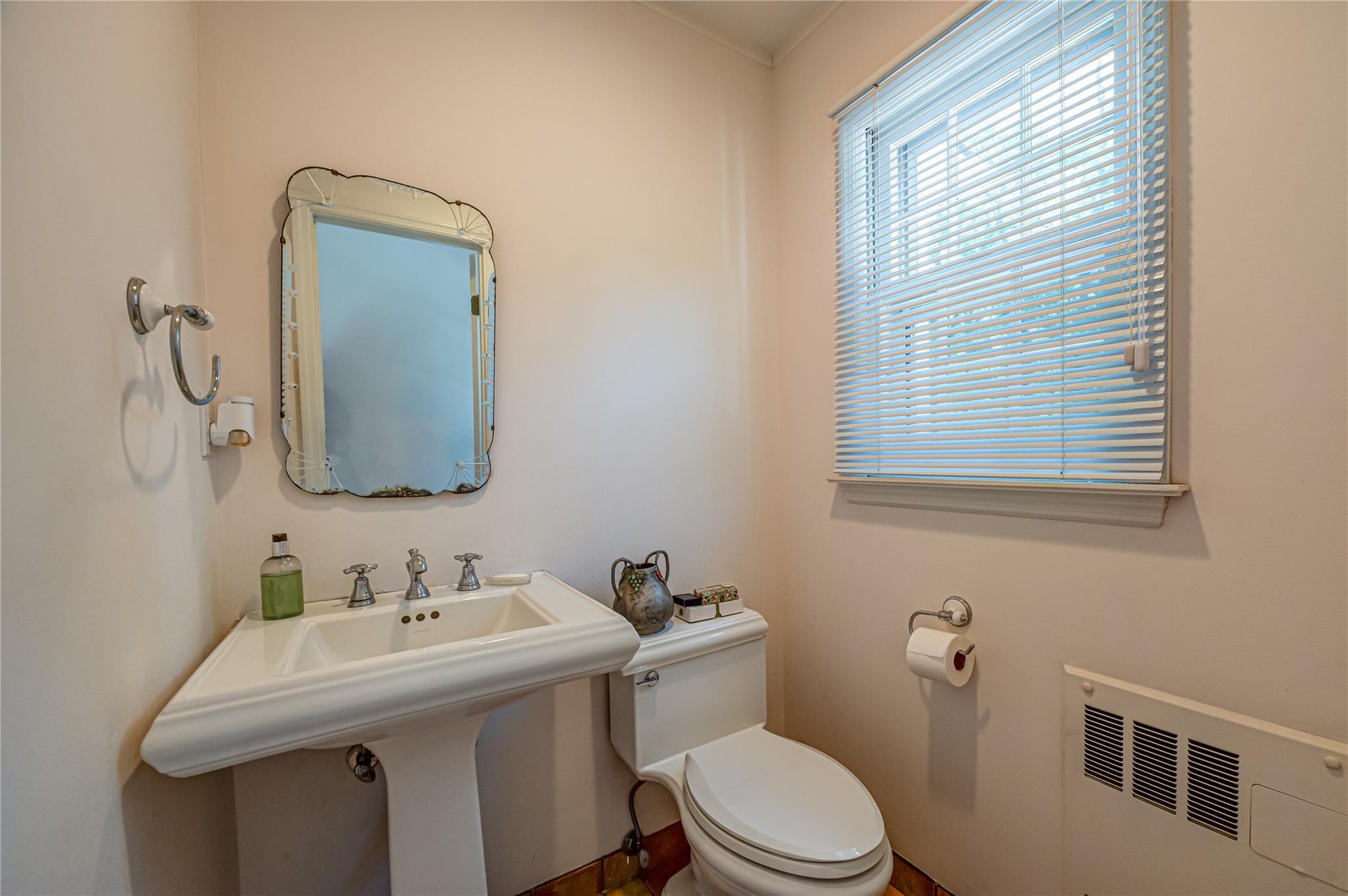 Single Family Edcris  Suffolk County, NY 11743, MLS-873352-32
