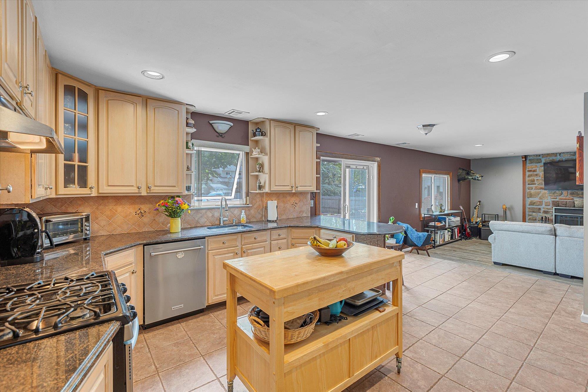Single Family Woodland  Suffolk County, NY 11730, MLS-873426-8